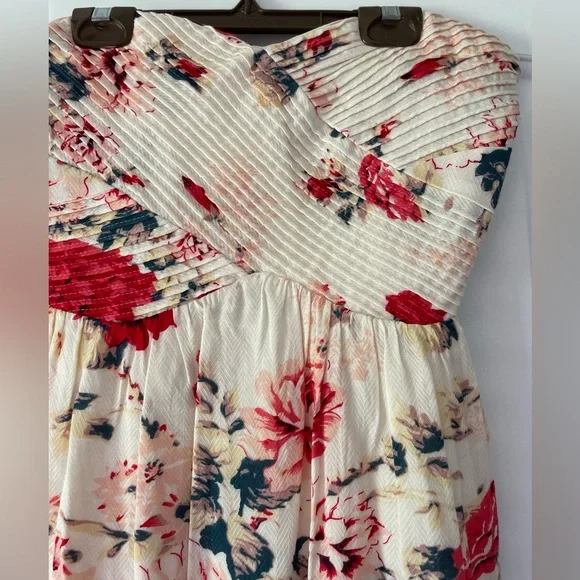 Small Urban Outfitters Strapless Dress— Fun Floral Pattern - Picture 9 of 11